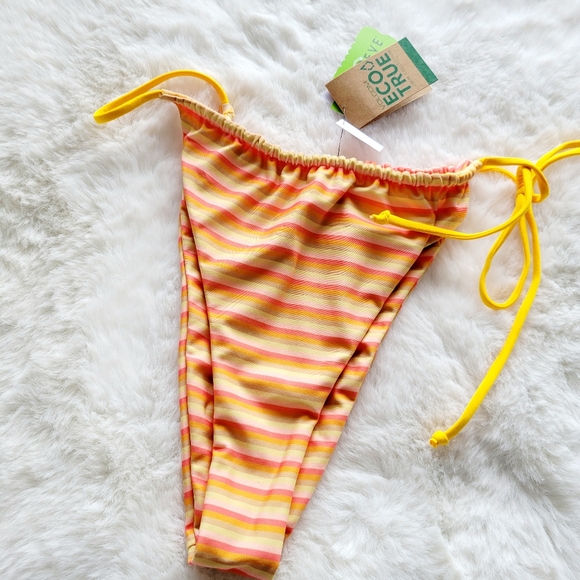 🌞VOLCOM STRIPE OR WRONG TINY BIKINI BOTTOM SIZE XXL - Picture 6 of 7